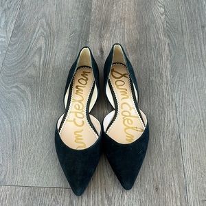 Women’s size 8 black Sam Edelman flats. Gently used and practically brand new.